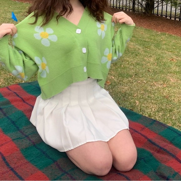 Green cardigan with smiling daisies - Picture 3 of 3